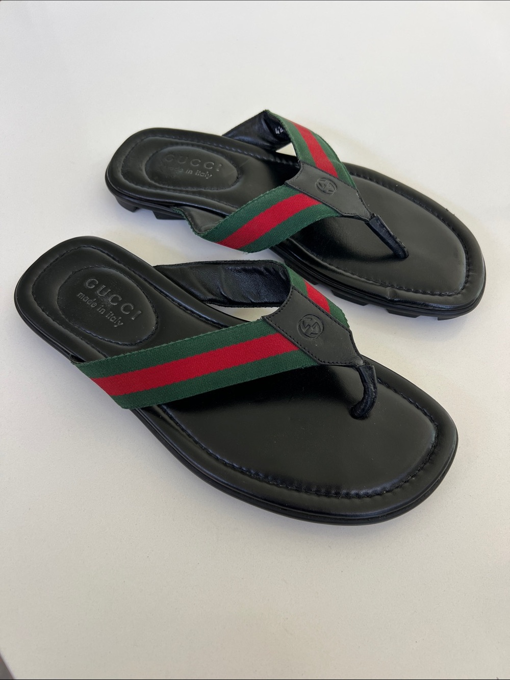 Gucci red and green striped web black leather sandals flip flops men’s 6